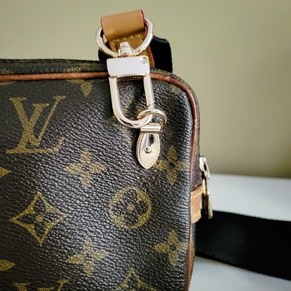 Louis Vuitton Pochette Crossbody Handbag Neverfull - Picture 3 of 8